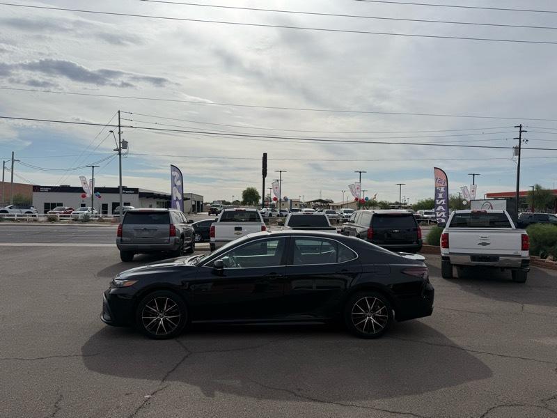 Toyota Camry SE 2022