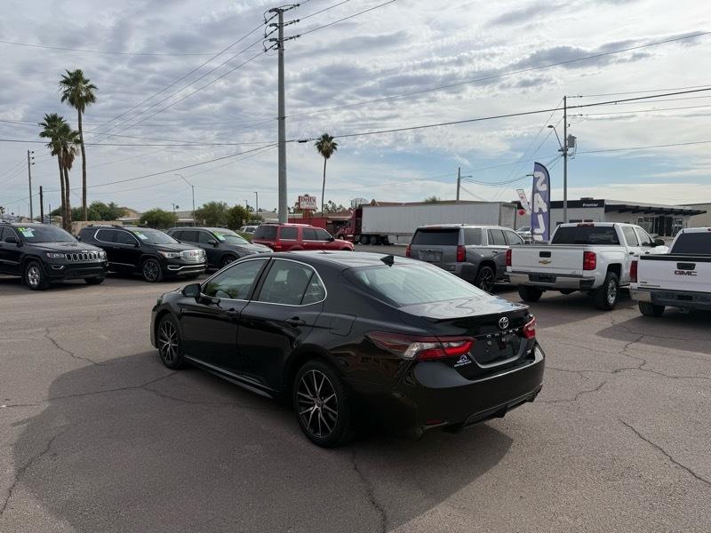 Toyota Camry SE 2022
