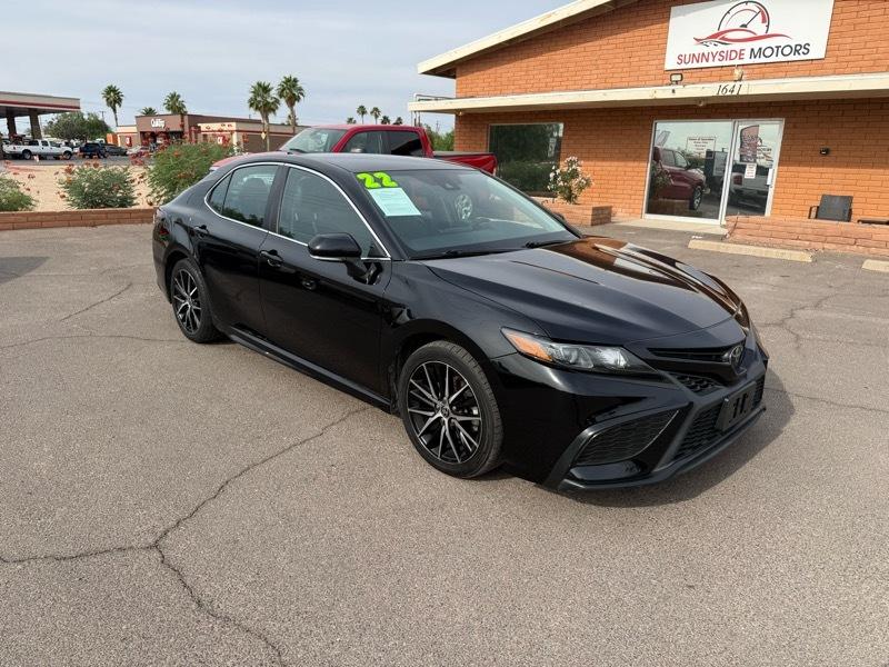 Toyota Camry SE 2022