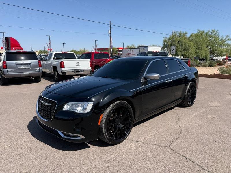 2019 Chrysler 300 C's photo