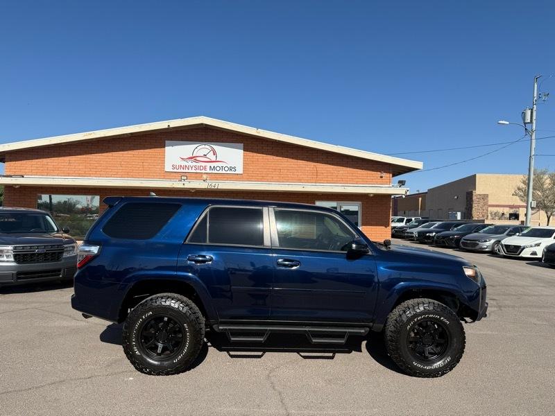 Toyota 4Runner SR5 4WD 2014