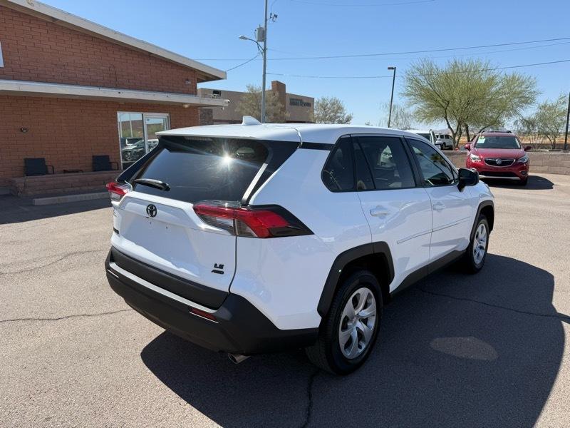 Toyota RAV4 LE AWD 2021