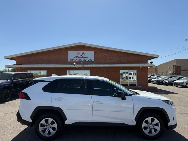 Toyota RAV4 LE AWD 2021