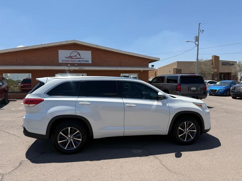 Toyota Highlander SE FWD V6 2017