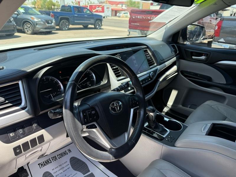 Toyota Highlander SE FWD V6 2017