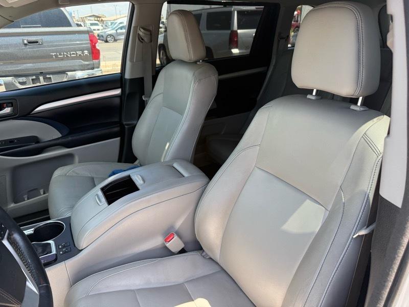 Toyota Highlander SE FWD V6 2017