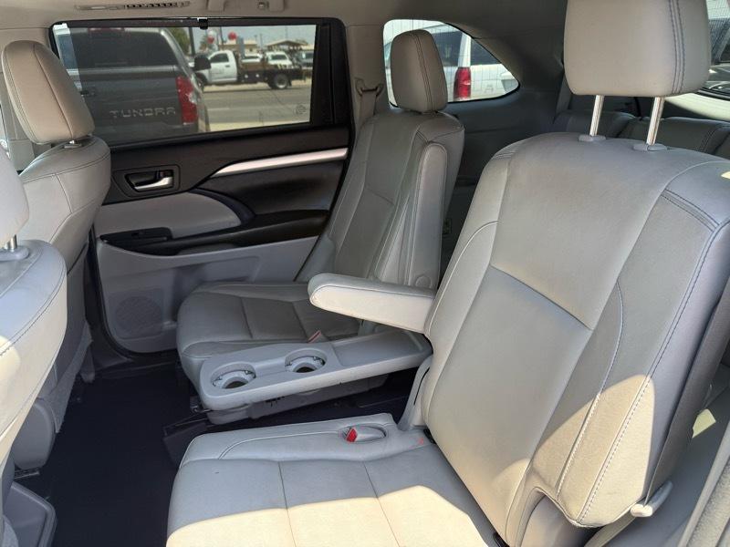 Toyota Highlander SE FWD V6 2017