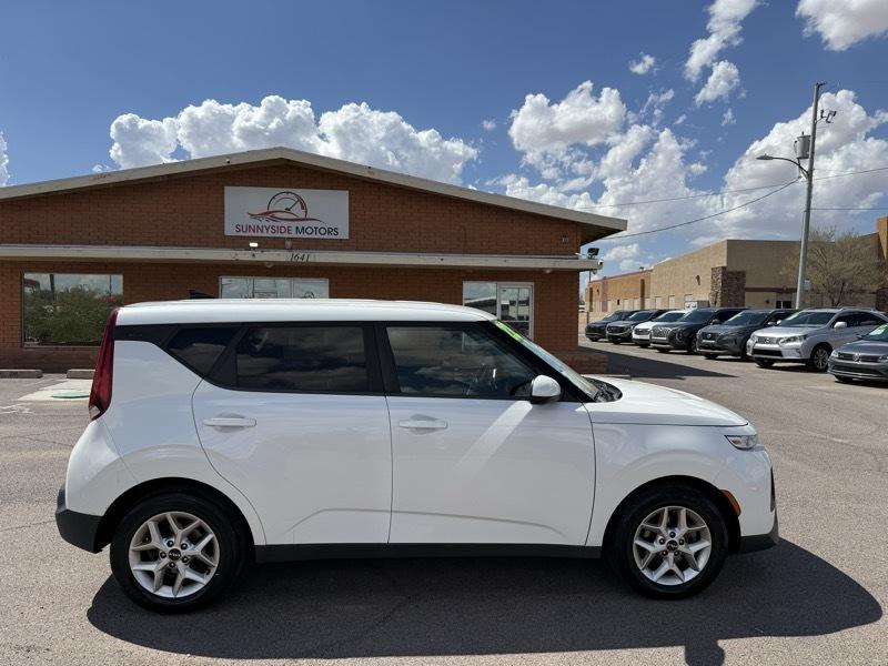 Kia Soul LX CVT 2022