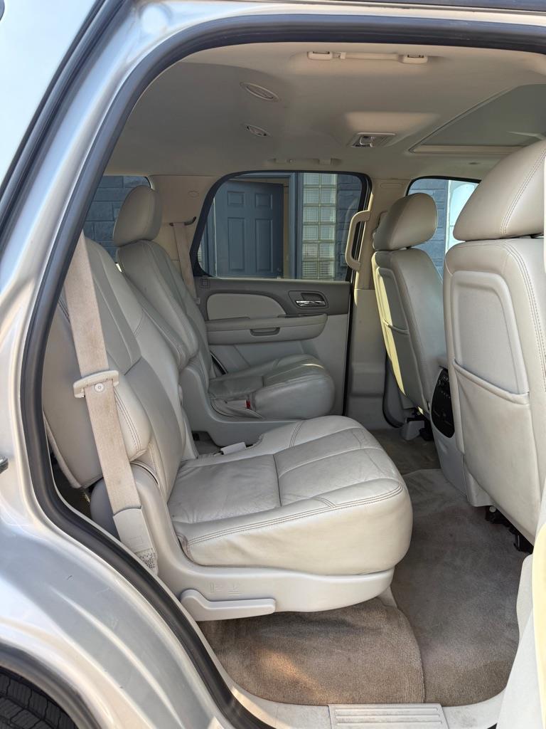 Chevrolet Tahoe  2011