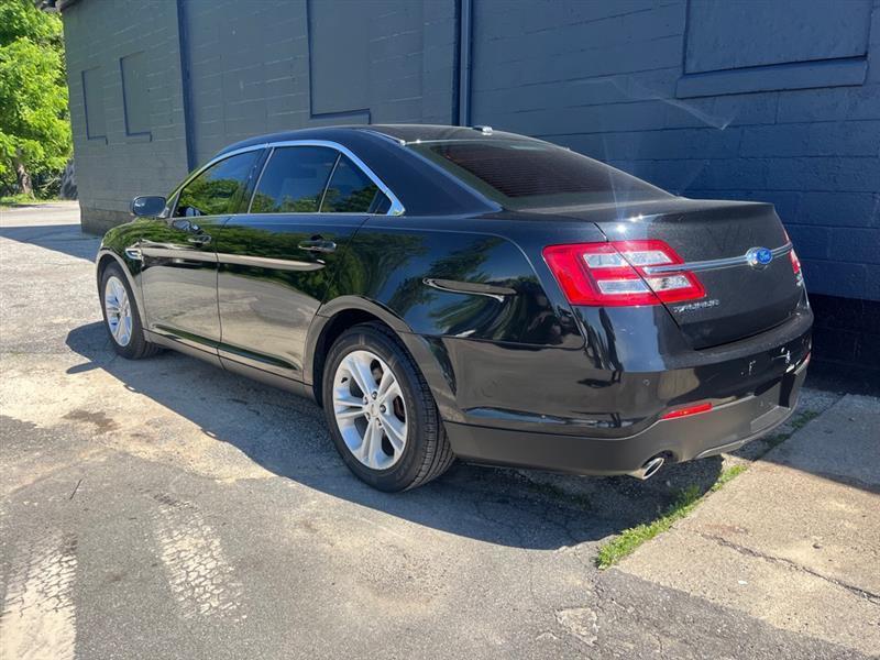 Ford Taurus  2015
