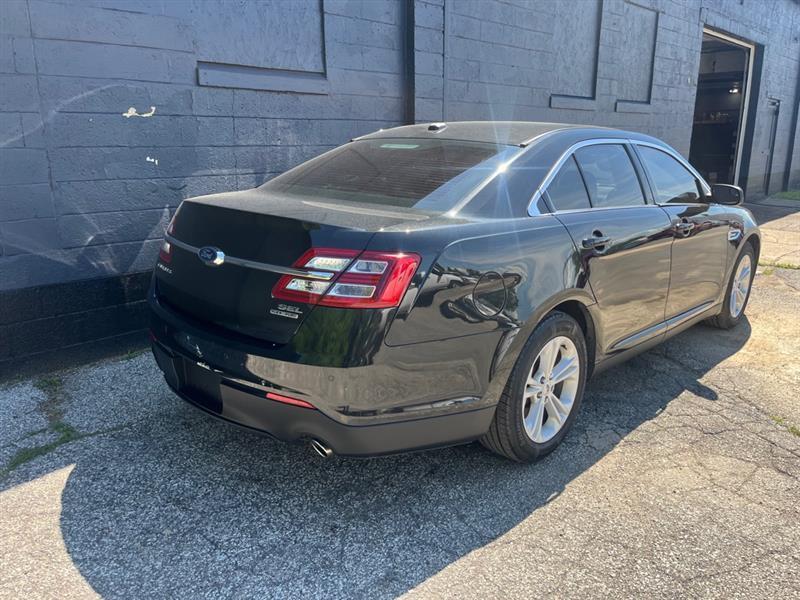 Ford Taurus  2015