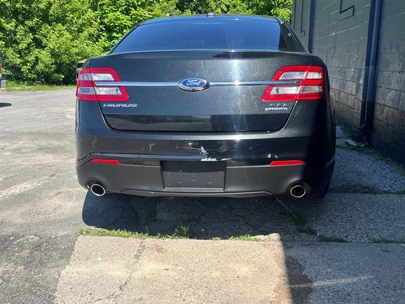Ford Taurus  2015