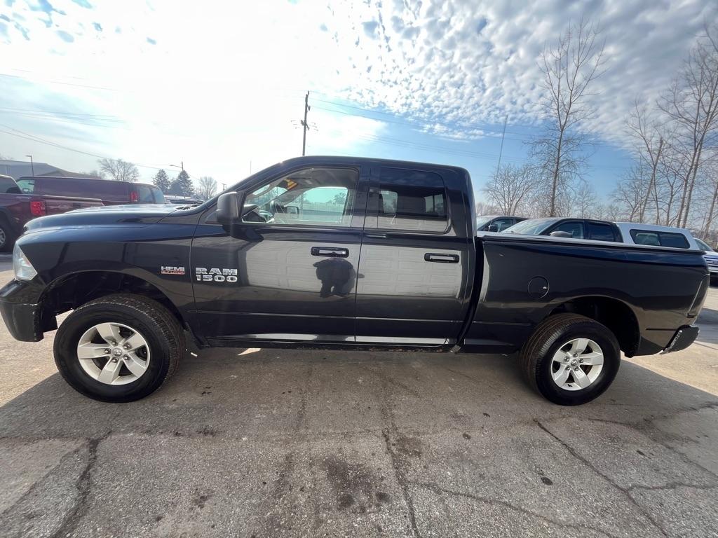RAM 1500 4WD Quad Cab 140.5" SLT 2016
