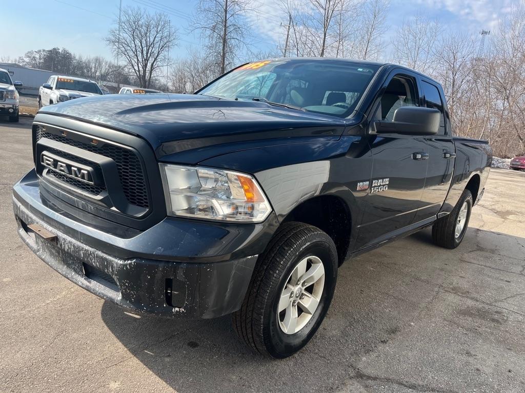 RAM 1500 4WD Quad Cab 140.5" SLT 2016