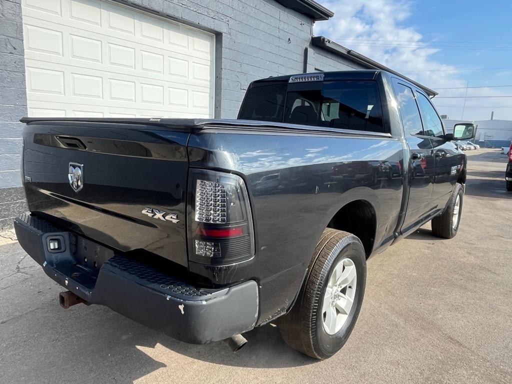 RAM 1500 4WD Quad Cab 140.5" SLT 2016