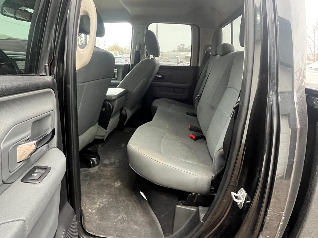RAM 1500 4WD Quad Cab 140.5" SLT 2016