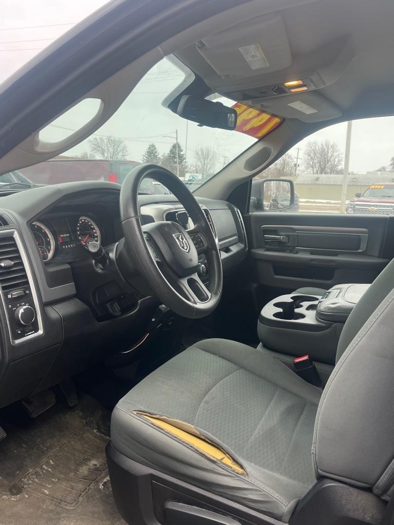 RAM 1500 4WD Quad Cab 140.5" SLT 2016