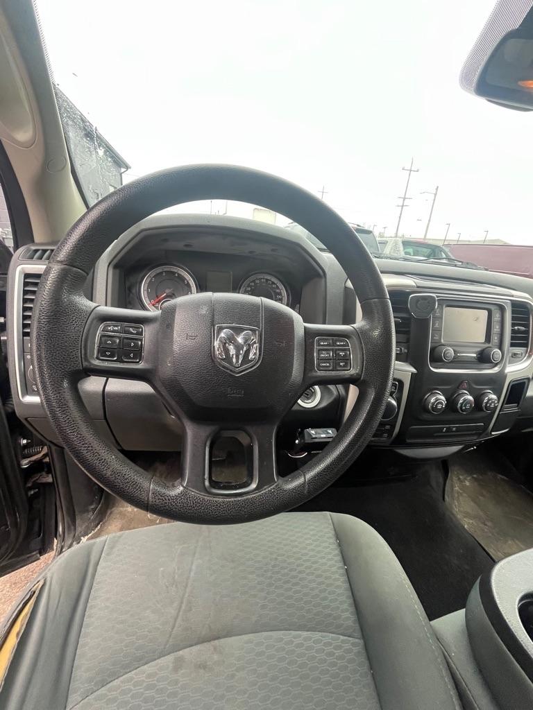 RAM 1500 4WD Quad Cab 140.5" SLT 2016