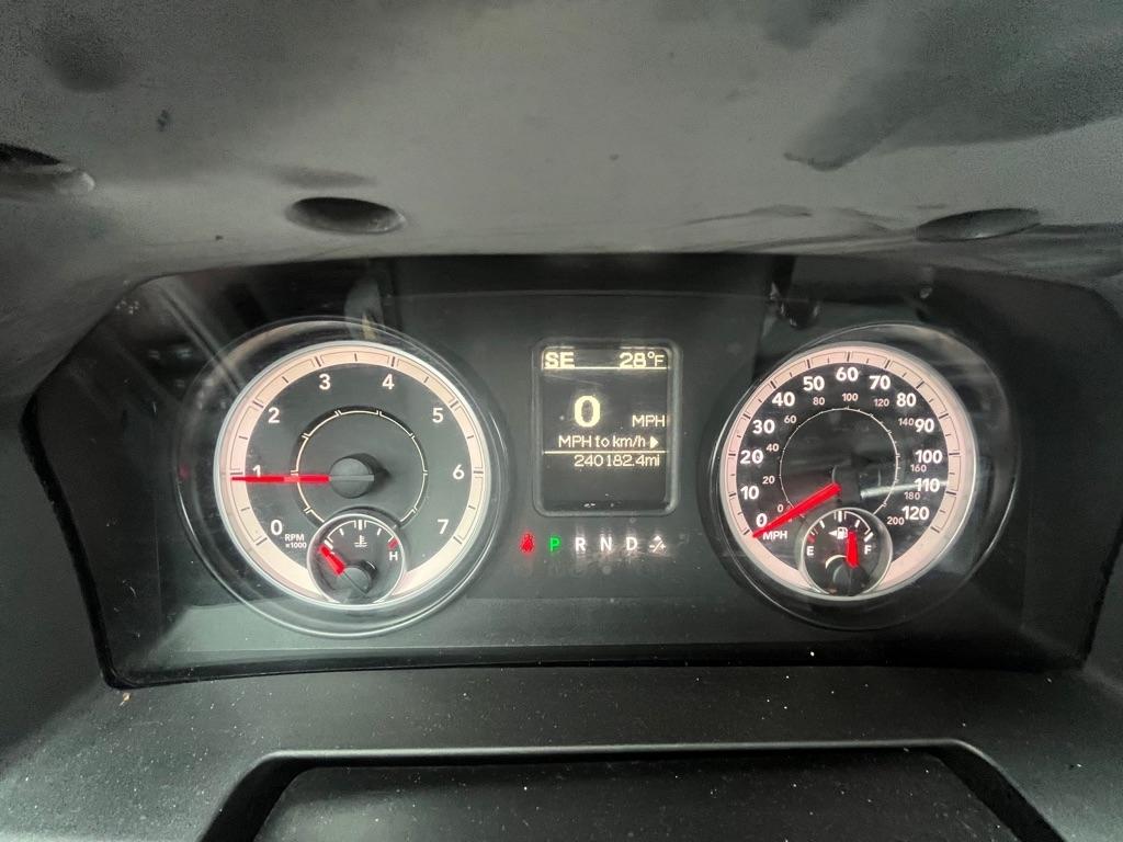RAM 1500 4WD Quad Cab 140.5" SLT 2016
