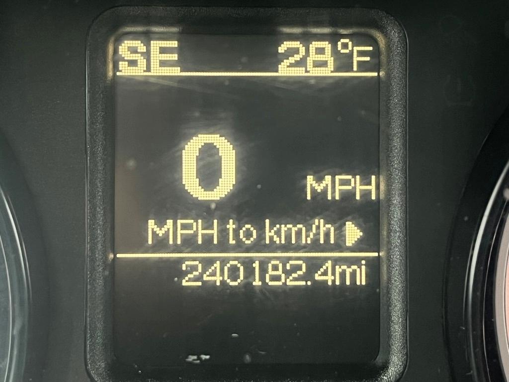 RAM 1500 4WD Quad Cab 140.5" SLT 2016