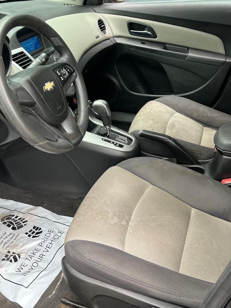 Chevrolet Cruze 4dr Sdn LS 2012