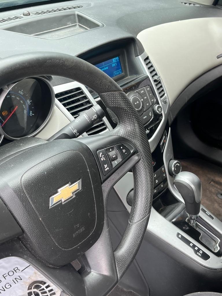 Chevrolet Cruze 4dr Sdn LS 2012