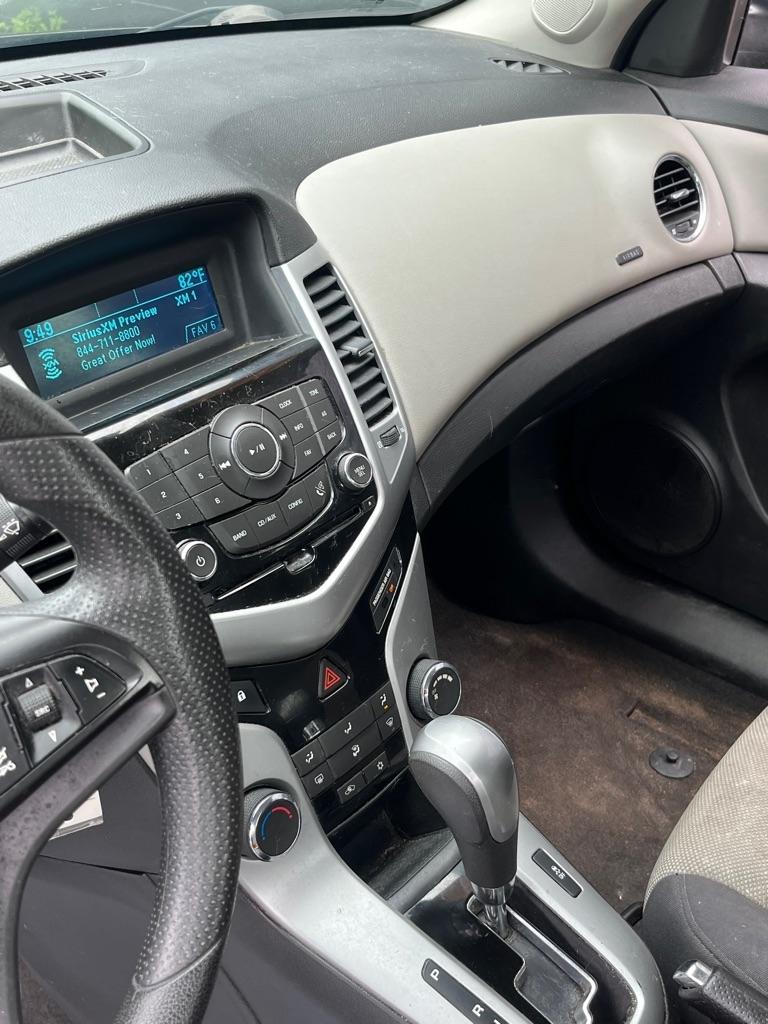 Chevrolet Cruze 4dr Sdn LS 2012