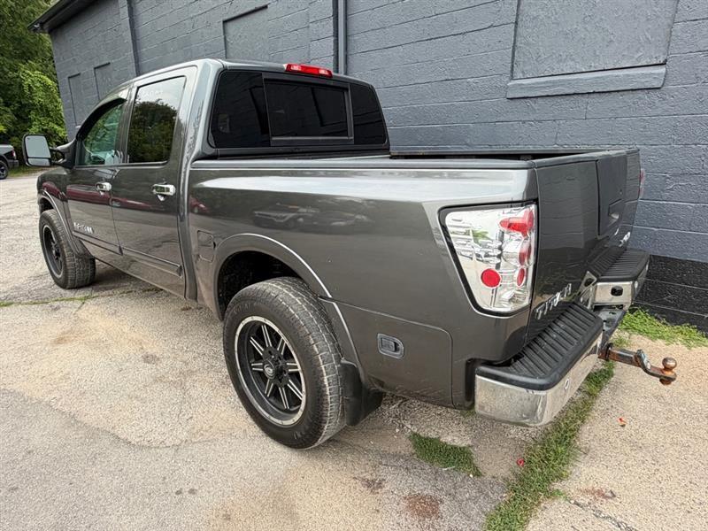 Nissan Titan 4WD Crew Cab SWB SL 2012