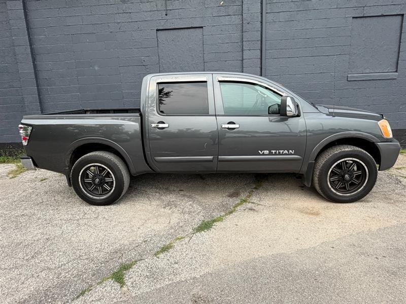 Nissan Titan 4WD Crew Cab SWB SL 2012