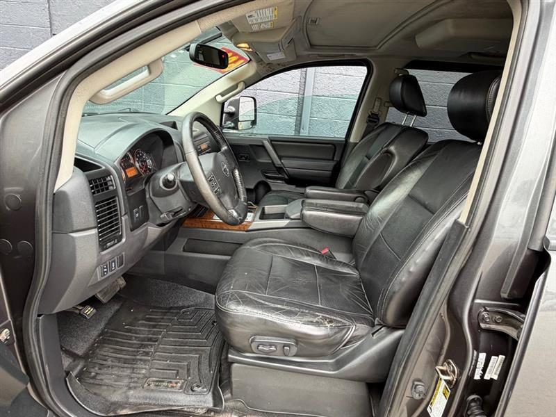 Nissan Titan 4WD Crew Cab SWB SL 2012