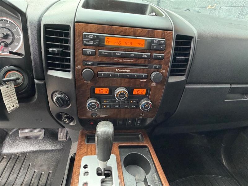 Nissan Titan 4WD Crew Cab SWB SL 2012