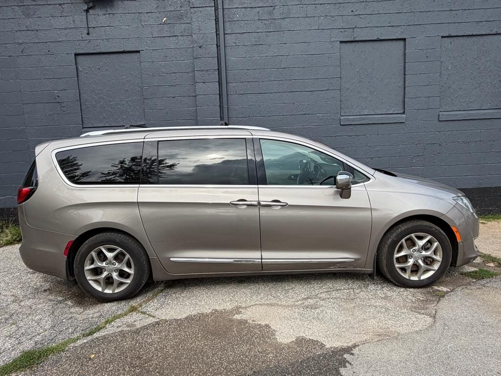 Chrysler Pacifica Limited FWD 2017