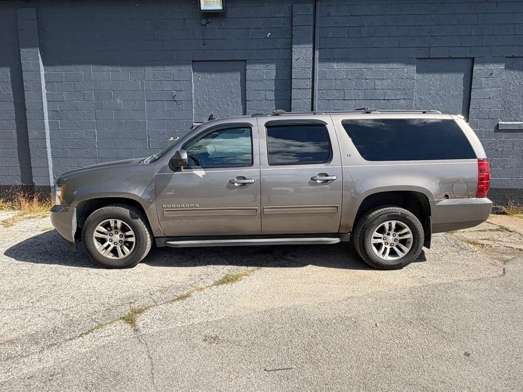 Chevrolet Suburban 4WD 4dr 1500 LT 2011