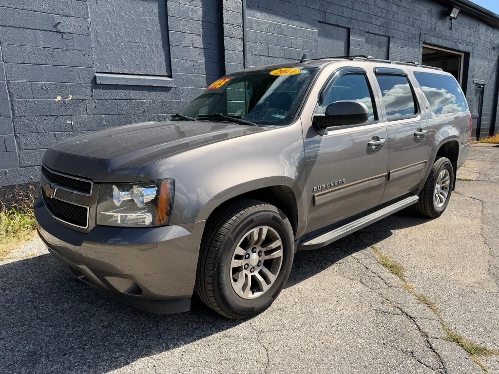 Chevrolet Suburban 4WD 4dr 1500 LT 2011