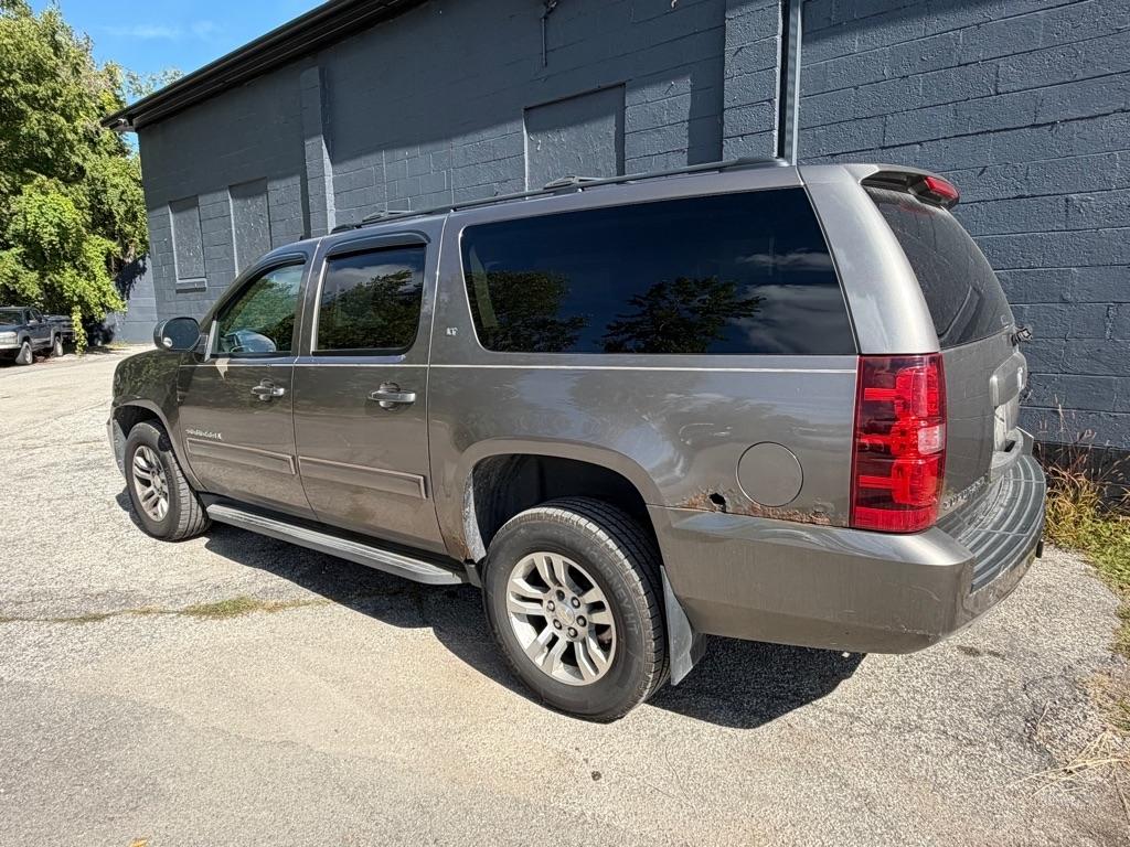 Chevrolet Suburban 4WD 4dr 1500 LT 2011