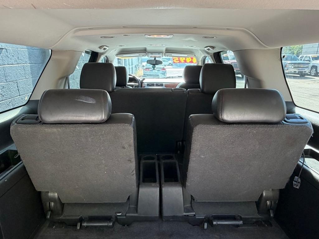 Chevrolet Suburban 4WD 4dr 1500 LT 2011