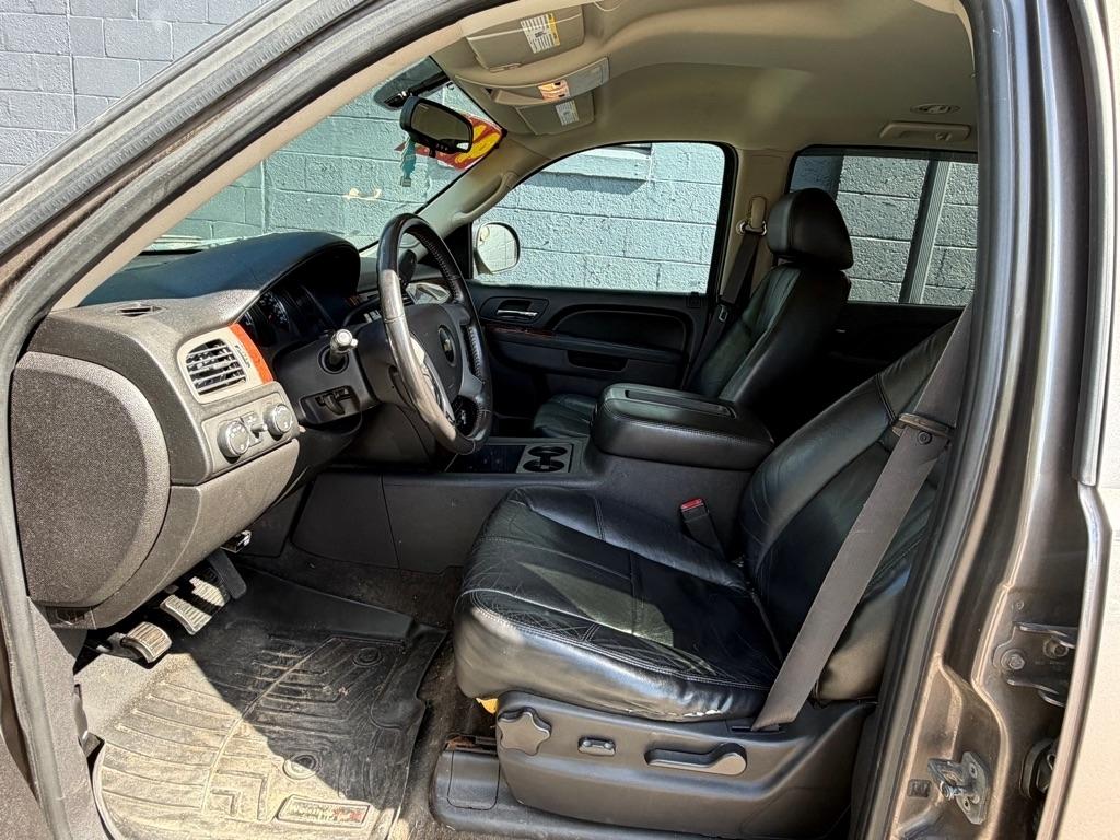 Chevrolet Suburban 4WD 4dr 1500 LT 2011