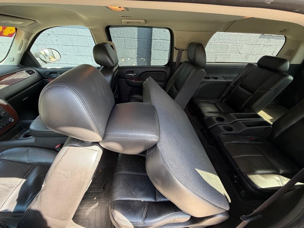 Chevrolet Suburban 4WD 4dr 1500 LT 2011