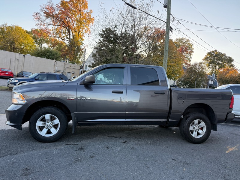 RAM 1500 Tradesman Quad Cab 4WD 2016 RAM 1500 Tradesman Quad Cab 4WD 2016