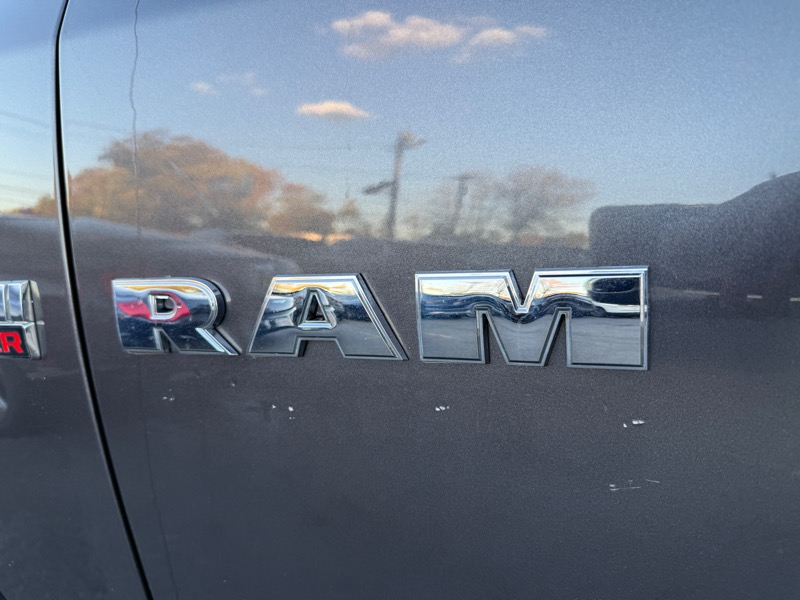 RAM 1500 Tradesman Quad Cab 4WD 2016 RAM 1500 Tradesman Quad Cab 4WD 2016