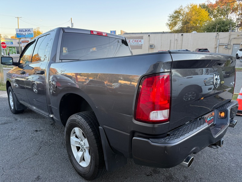 RAM 1500 Tradesman Quad Cab 4WD 2016 RAM 1500 Tradesman Quad Cab 4WD 2016