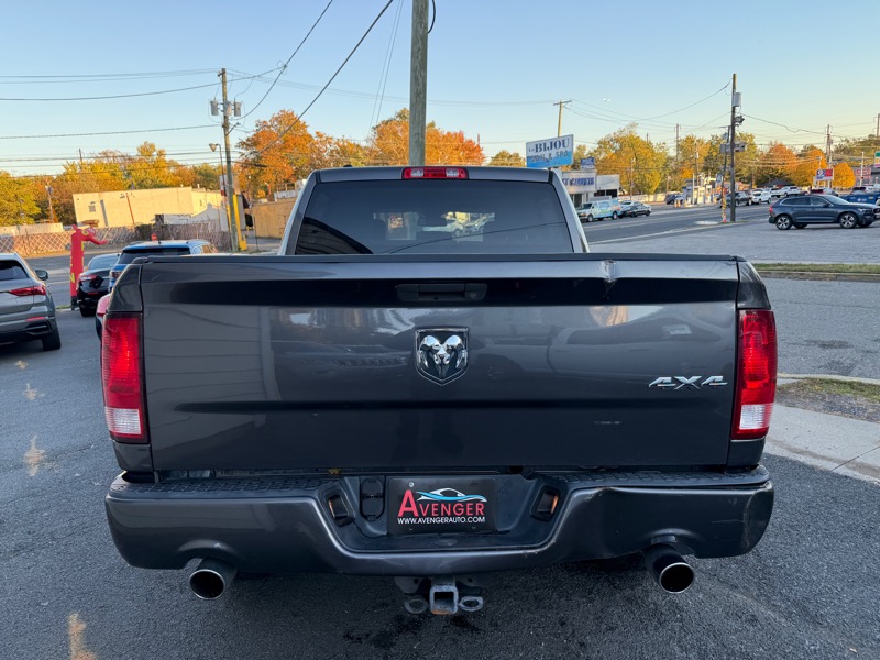 RAM 1500 Tradesman Quad Cab 4WD 2016 RAM 1500 Tradesman Quad Cab 4WD 2016