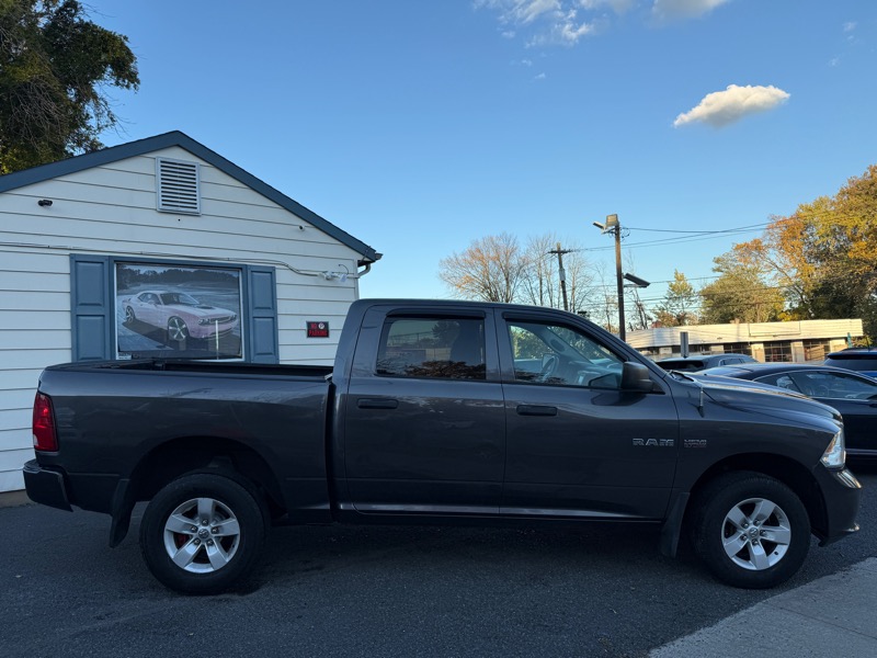 RAM 1500 Tradesman Quad Cab 4WD 2016 RAM 1500 Tradesman Quad Cab 4WD 2016