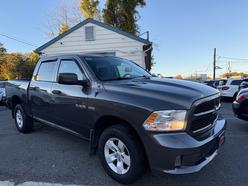 RAM 1500 Tradesman Quad Cab 4WD 2016 RAM 1500 Tradesman Quad Cab 4WD 2016