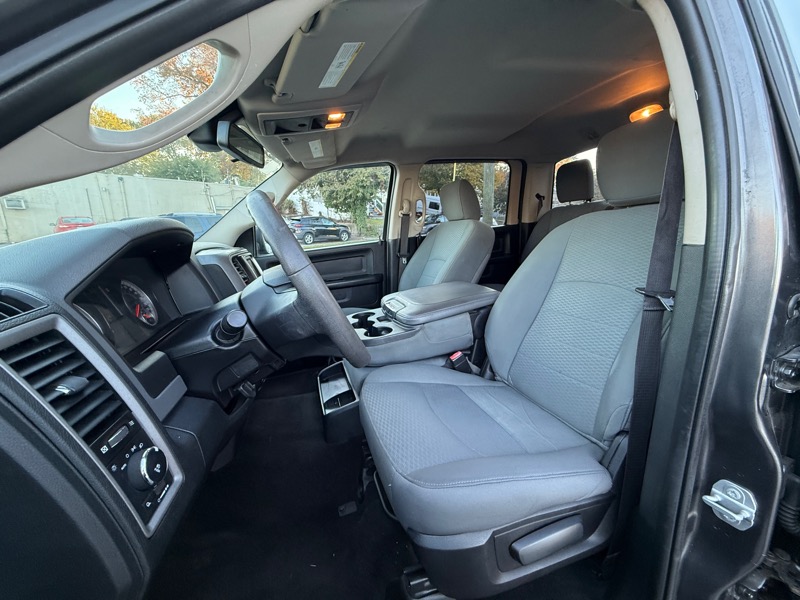 RAM 1500 Tradesman Quad Cab 4WD 2016 RAM 1500 Tradesman Quad Cab 4WD 2016