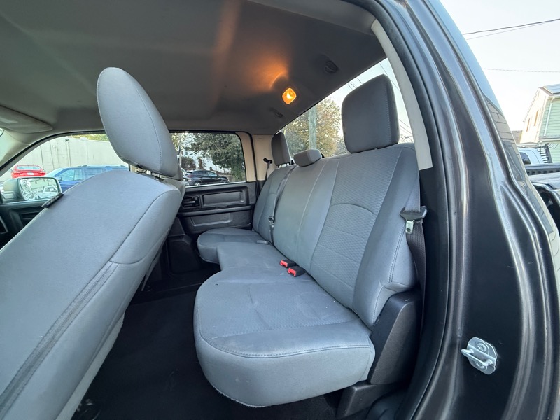 RAM 1500 Tradesman Quad Cab 4WD 2016 RAM 1500 Tradesman Quad Cab 4WD 2016