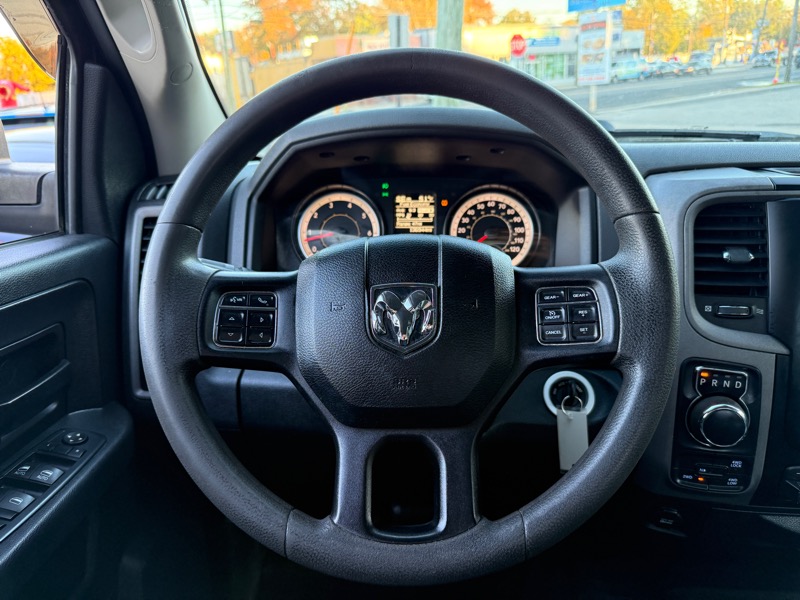 RAM 1500 Tradesman Quad Cab 4WD 2016 RAM 1500 Tradesman Quad Cab 4WD 2016