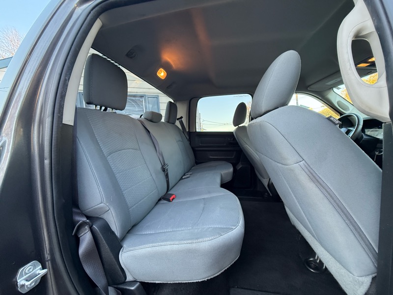 RAM 1500 Tradesman Quad Cab 4WD 2016 RAM 1500 Tradesman Quad Cab 4WD 2016