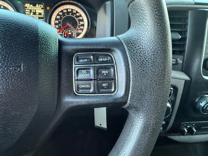RAM 1500 Tradesman Quad Cab 4WD 2016 RAM 1500 Tradesman Quad Cab 4WD 2016