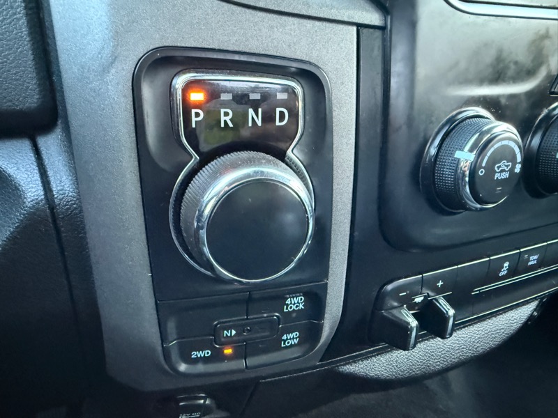 RAM 1500 Tradesman Quad Cab 4WD 2016 RAM 1500 Tradesman Quad Cab 4WD 2016